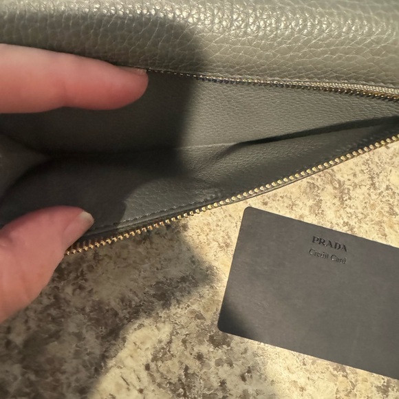 PRADA Saffiano Wallet NIB - Picture 10 of 16